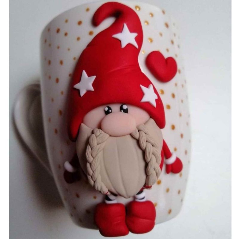 Casa si Gradina - Bucatarie si vesela - Cani si pahare - Cani si cesti - Cana de Craciun cu lut polimeric Fimo, Handmade, "Gnom cu inimioara" - Infinity.ro