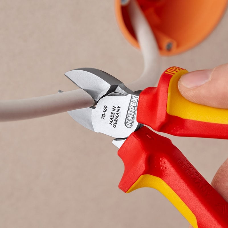 Casa si Gradina - Constructii - Scule de mana si unelte - Clesti si patenti - Cleste cu taiere diagonala, maner izolat Knipex 70 06 160, 160 mm - Infinity.ro