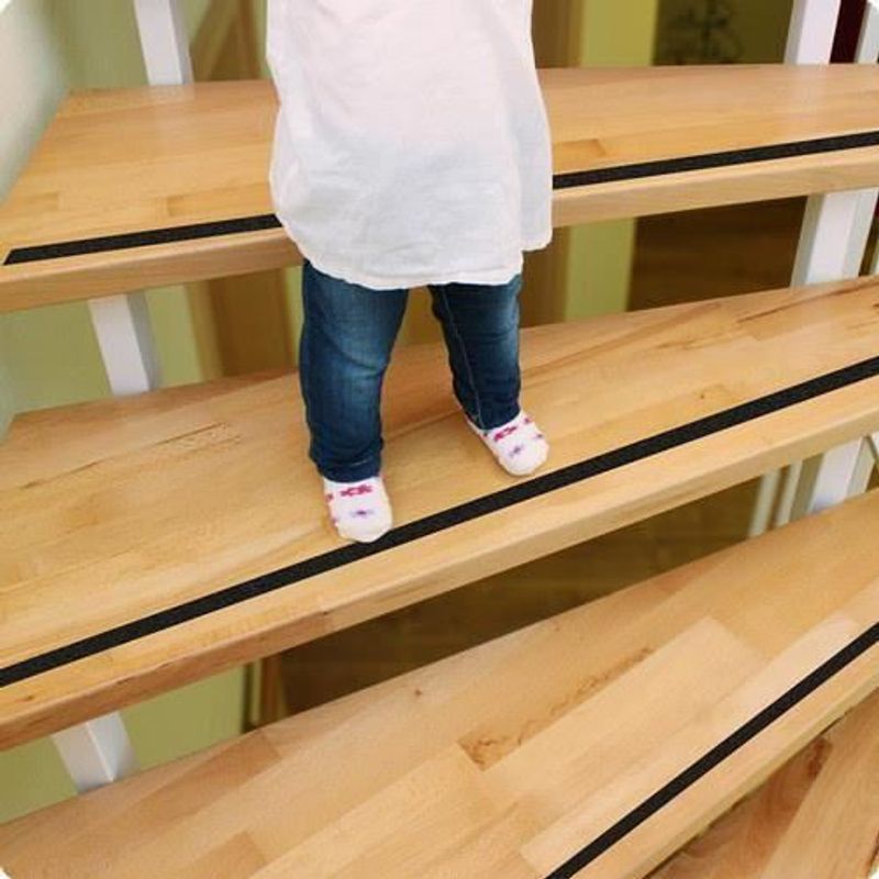Casa si Gradina - Mobilier - Mobilier copii - Sisteme de siguranta - Banda antialunecare autoadeziva, 5m REER 80135 - Infinity.ro