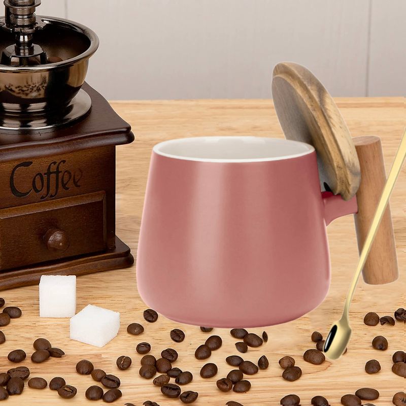 Casa si Gradina - Bucatarie si vesela - Cani si pahare - Cani si cesti - Set 2 cani cafea/ceai si lingurita,Quasar & Co.®,cu capac si maner bambus,lingurita inox,ceramica,350ml,roz pudrat/negru - Infinity.ro