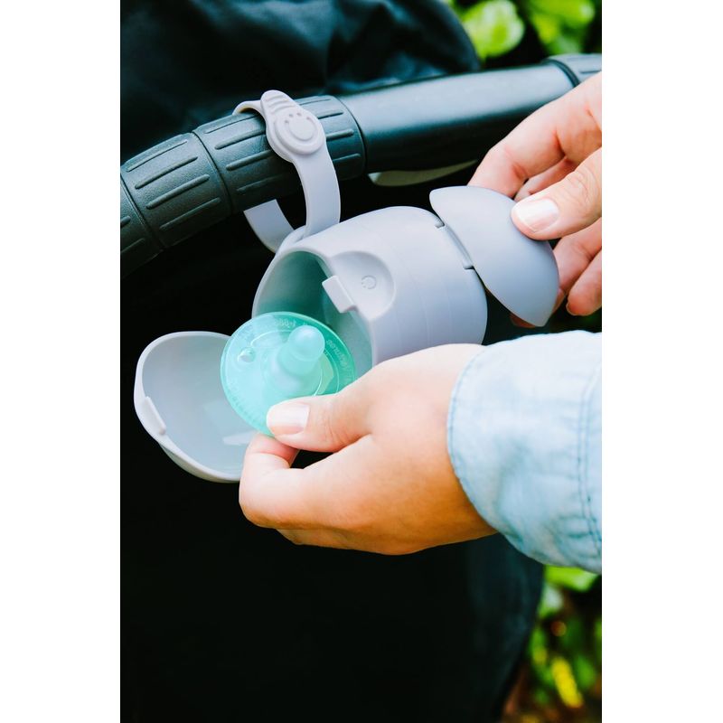 Jucarii, Copii si Bebe - Hrana si alaptare - Biberoane, suzete si accesorii hranire - Suzete si accesorii - Suport suzeta portabil Ubbi On The Go gri - Infinity.ro