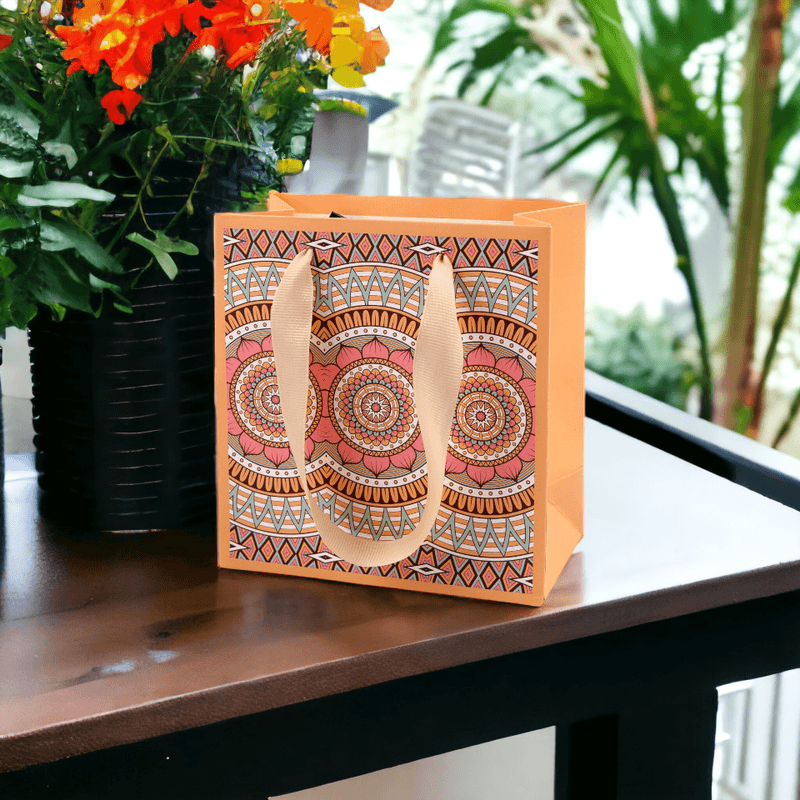 Market - Cadouri - Pungi cadou si accesorii - Punga cadou de hartie Crisalida, 14 x 15 x 7 cm, Mandale somon deschis - Infinity.ro