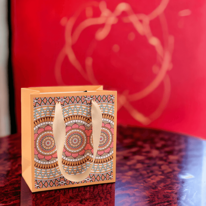 Market - Cadouri - Pungi cadou si accesorii - Punga cadou de hartie Crisalida, 14 x 15 x 7 cm, Mandale somon deschis - Infinity.ro