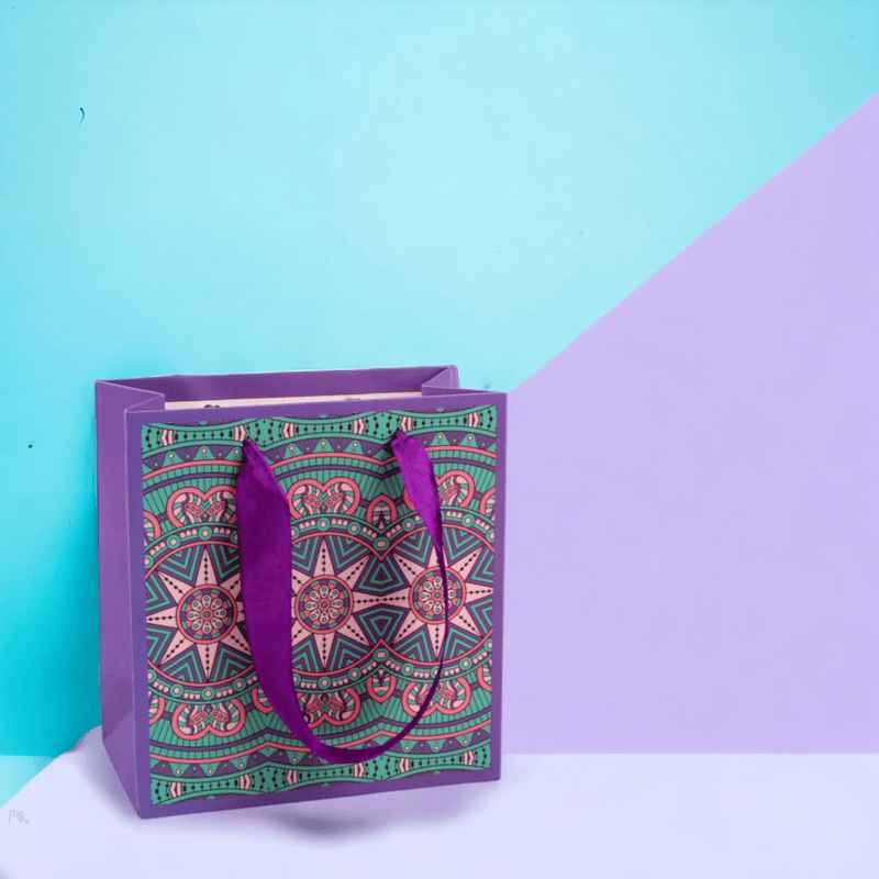 Market - Cadouri - Pungi cadou si accesorii - Punga cadou de hartie Crisalida, 14 x 15 x 7 cm, Mandale violet - Infinity.ro