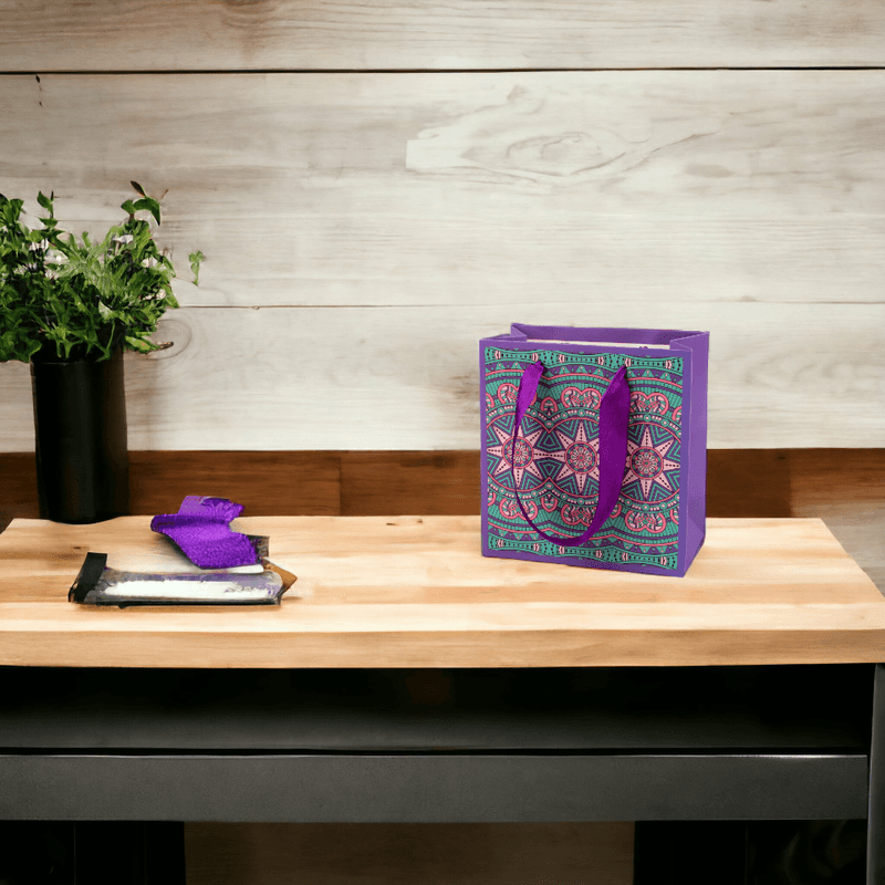 Market - Cadouri - Pungi cadou si accesorii - Punga cadou de hartie Crisalida, 14 x 15 x 7 cm, Mandale violet - Infinity.ro