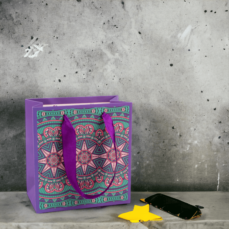 Market - Cadouri - Pungi cadou si accesorii - Punga cadou de hartie Crisalida, 14 x 15 x 7 cm, Mandale violet - Infinity.ro