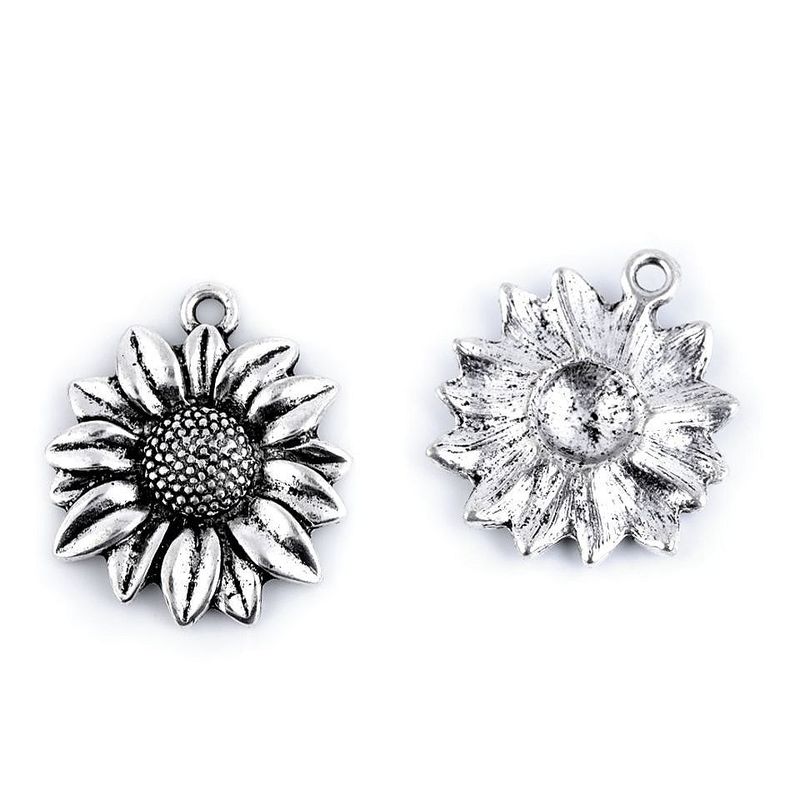 Fashion, accesorii si bijuterii - Barbati - Bijuterii barbati - Lanturi si pandantive barbati - Pandantiv decorativ metalic, diametru 23 mm Floare soarelui platinum - Infinity.ro