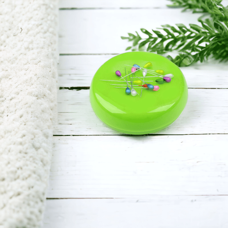 Casa si Gradina - Decoratiuni - DIY - Articole mercerie - Magnet rotund pentru bolduri si ace, diametru 10.5 cm, Verde lime - Infinity.ro