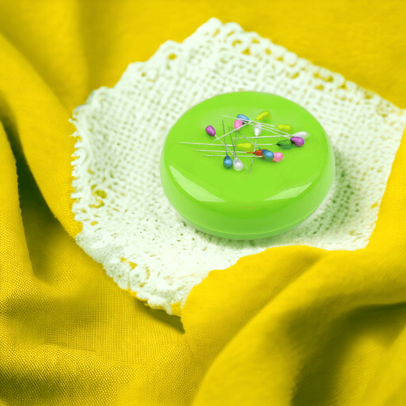 Casa si Gradina - Decoratiuni - DIY - Articole mercerie - Magnet rotund pentru bolduri si ace, diametru 10.5 cm, Verde lime - Infinity.ro