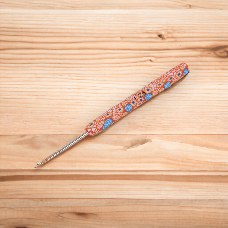 Casa si Gradina - Decoratiuni - DIY - Articole mercerie - Croset cu maner din silicon si varf auriu, marime 1.25 mm, Portocaliu - Infinity.ro