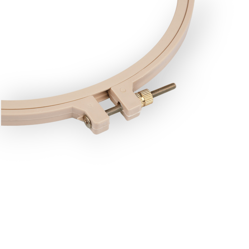 Casa si Gradina - Decoratiuni - DIY - Articole mercerie - Gherghef rotund din plastic pentru broderie, diametru 18.5 cm, Bej - Infinity.ro