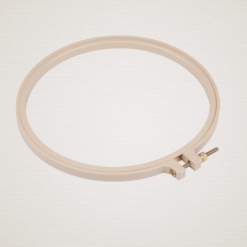 Casa si Gradina - Decoratiuni - DIY - Articole mercerie - Gherghef rotund din plastic pentru broderie, diametru 18.5 cm, Bej - Infinity.ro