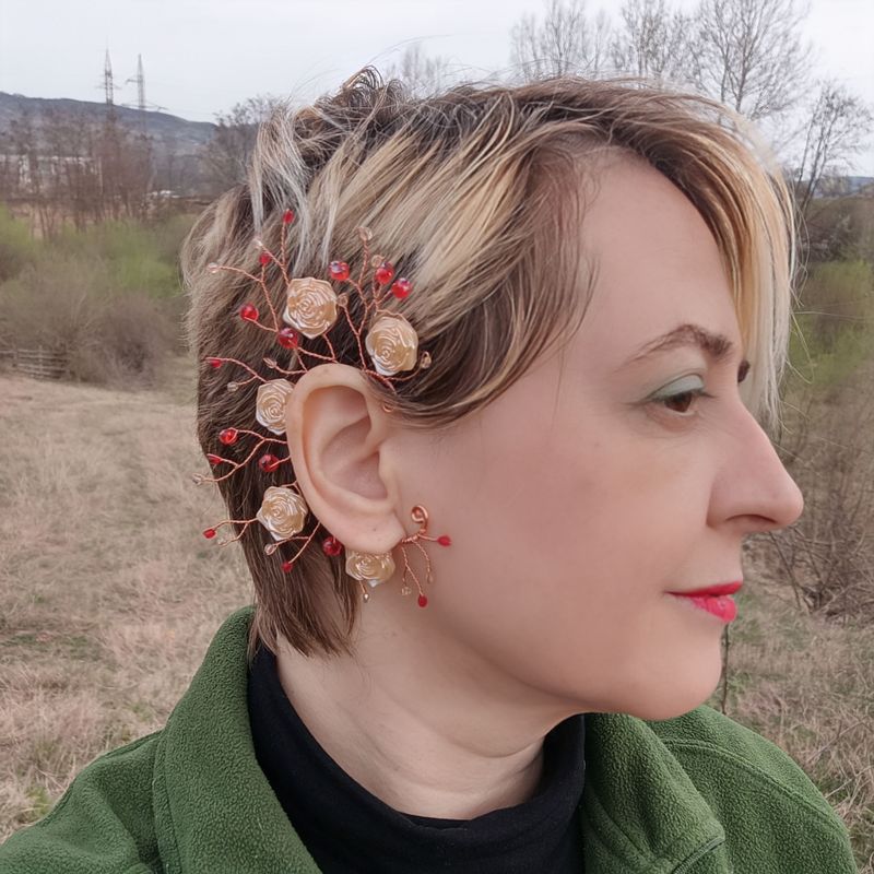 Fashion, accesorii si bijuterii - Femei - Bijuterii femei - Cercei femei - Cercel ear wrap cu flori pastelate, marime unica, handmade - Infinity.ro