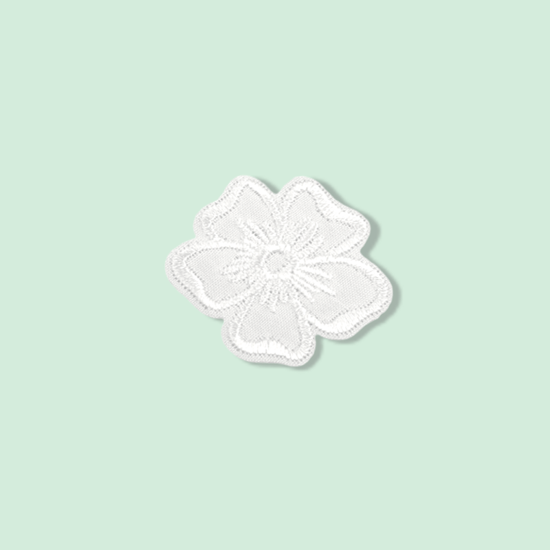 Casa si Gradina - Decoratiuni - DIY - Articole mercerie - Aplicatie termoadeziva brodata, 35 mm, floare Alba - Infinity.ro