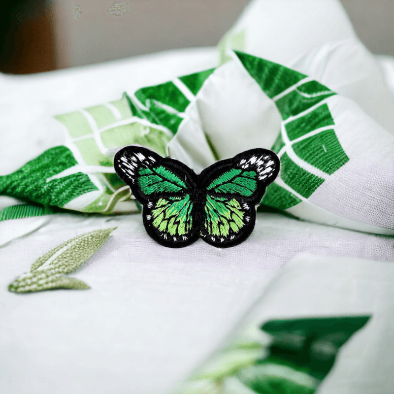 Casa si Gradina - Decoratiuni - DIY - Articole mercerie - Aplicatie termoadeziva brodata 43 x 29 mm fluture Verde - Infinity.ro