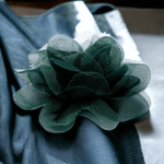 Casa si Gradina - Decoratiuni - DIY - Articole mercerie - Floare textila din sifon pentru haine, diametru 8 cm, Verde inchis - Infinity.ro