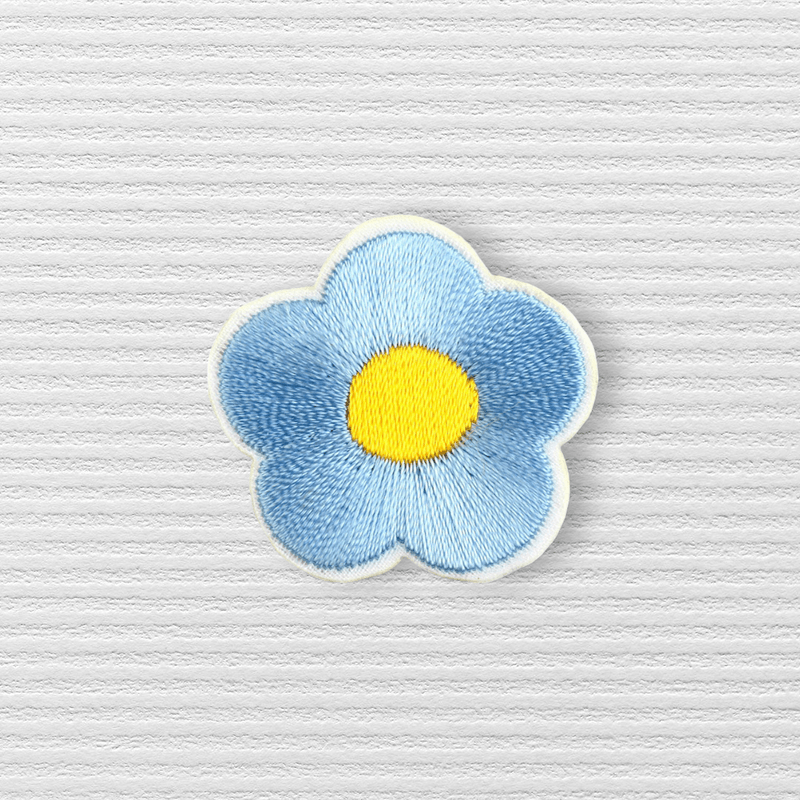 Casa si Gradina - Decoratiuni - DIY - Articole mercerie - Aplicatie termoadeziva brodata 30 mm floare Albastru deschis - Infinity.ro
