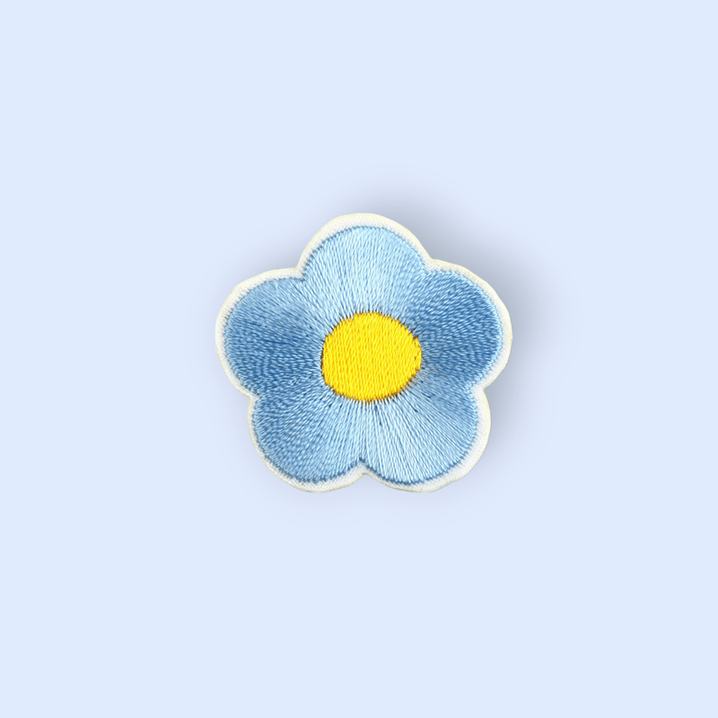 Casa si Gradina - Decoratiuni - DIY - Articole mercerie - Aplicatie termoadeziva brodata 30 mm floare Albastru deschis - Infinity.ro