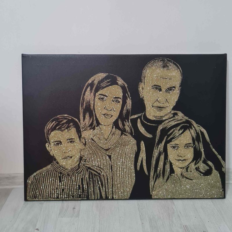 Casa si Gradina - Decoratiuni - Tablouri - Tablou cu sclipici auriu, pictat manual dupa poza ta, 50x70 cm, 4 persoane - Infinity.ro