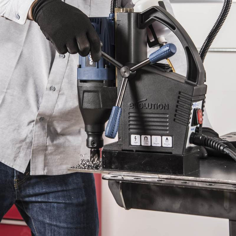 Casa si Gradina - Constructii - Scule electrice si accesorii - Masini de gaurit si insurubat - Masina de gaurit cu coloana cu stand magnetic EVOMAG28 Evolution 090-0008, 1200 W, Ø28 mm - Infinity.ro