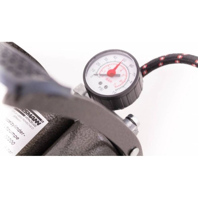 Sport si Outdoor - Accesorii si echipamente sportive - Alte accesorii sportive - Pompa cu manometru Mannesmann 00200, 2 pistoane - Infinity.ro