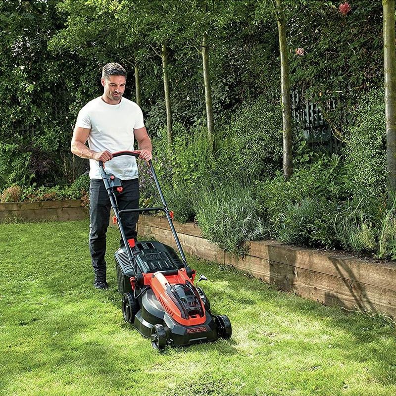 Casa si Gradina - Gradinarit si plante - Utilaje gradina - Masini de tuns iarba - Motocoasa, Masina pentru tuns gazon, iarba, acumulator 36V, 38 cm, 2x2.5 Ah Li-Ion, Black+Decker - Infinity.ro