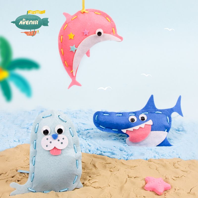 Jucarii, Copii si Bebe - Jucarii si jocuri - Jucarii & jocuri educative - Seturi de artizanat - Set creativ de cusut cu tehnica siretului - Primul meu Pandantiv Prieteni Marini, nivel 1 - Infinity.ro