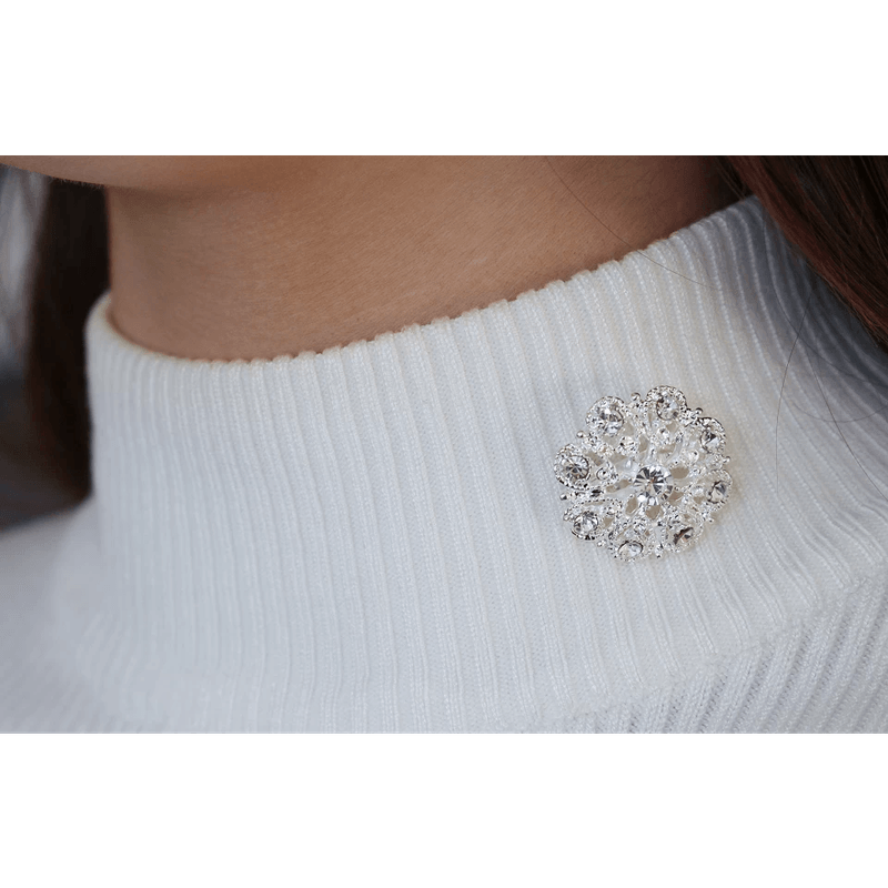 Fashion, accesorii si bijuterii - Femei - Bijuterii femei - Brose femei - Brosa cu strasuri pentru buchetul miresei, floare argintie - Infinity.ro