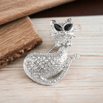 Fashion, accesorii si bijuterii - Femei - Bijuterii femei - Brose femei - Brosa argintie cu strasuri pisica 3.5 x 4 cm - Infinity.ro