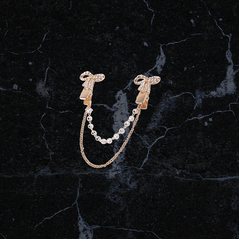 Fashion, accesorii si bijuterii - Femei - Bijuterii femei - Brose femei - Brosa decorativa cardigan cu lant Crisalida, 16 cm Fundite aurii - Infinity.ro