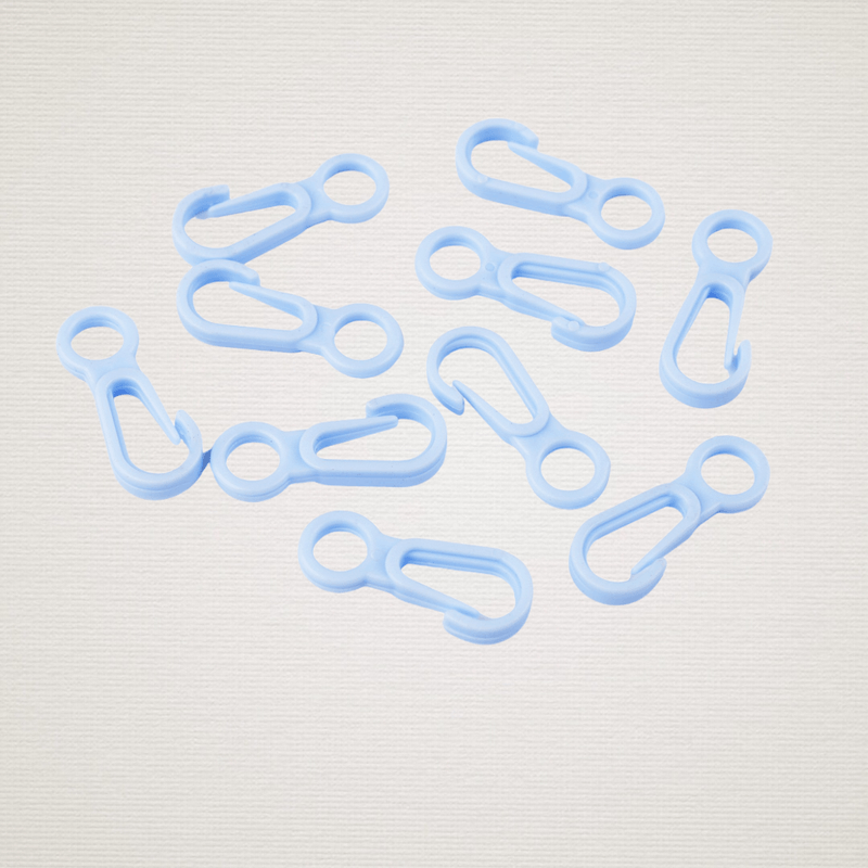 Casa si Gradina - Decoratiuni - DIY - Articole mercerie - Set 10 mini carabine din plastic 12 x 32 mm Albastru deschis - Infinity.ro