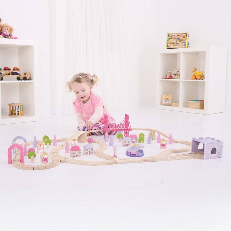 Jucarii, Copii si Bebe - Jucarii si jocuri - Jucarii bebelusi - Centre de activitati - Circuit - Oraselul zanelor - 75 piese - Infinity.ro