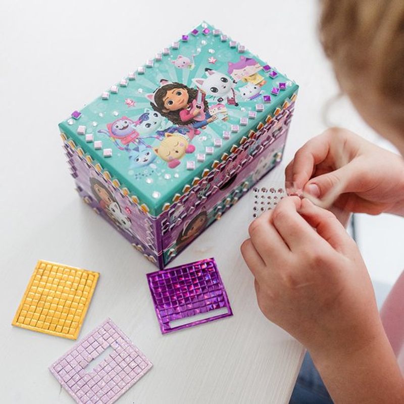 Jucarii, Copii si Bebe - Jucarii si jocuri - Jucarii & jocuri educative - Seturi de artizanat - Set creativ DIY Decoreaza propria cutie de bijuterii Gabby s Dollhouse - Infinity.ro