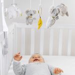 Jucarii, Copii si Bebe - Jucarii si jocuri - Jucarii bebelusi - Jucarii pentru carucioare si patut - Carusel muzical mobil - Koala si prietenii - Infinity.ro