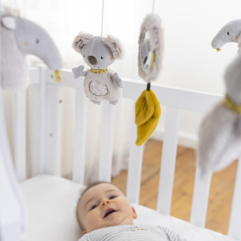 Jucarii, Copii si Bebe - Jucarii si jocuri - Jucarii bebelusi - Jucarii pentru carucioare si patut - Carusel muzical mobil - Koala si prietenii - Infinity.ro
