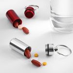 Ingrijire personala si Cosmetice - Sanatate si wellness - Aparate medicale - Accesorii medicale pentru recuperare si tratament - Set 2 Brelocuri pentru mini pilule Kwmobile, Gri, Aluminiu, 56608.05 - Infinity.ro
