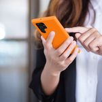 Laptop, Telefoane si Tablete - Telefoane mobile si accesorii - Accesorii Telefoane - Alte accesorii telefoane - Husa kwmobile pentru Samsung Galaxy S22 Ultra, Silicon, Portocaliu, 56765.150 - Infinity.ro