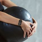 Laptop, Telefoane si Tablete - Wearables si gadgeturi - Gadgeturi - Accesorii SMART - Set 2 huse kwmobile pentru Xiaomi Mi Band 7 Pro, Silicon, Negru/Auriu, 59605.04 - Infinity.ro