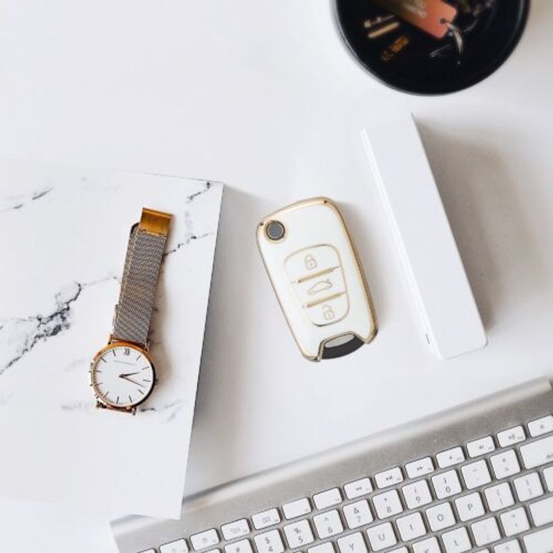 Auto si Moto - Electronice auto - Accesorii electronice auto - Husa Cheie Auto pentru Hyundai 3 Butoane, Kwmobile, Alb/Auriu, Silicon, 56000.02 - Infinity.ro