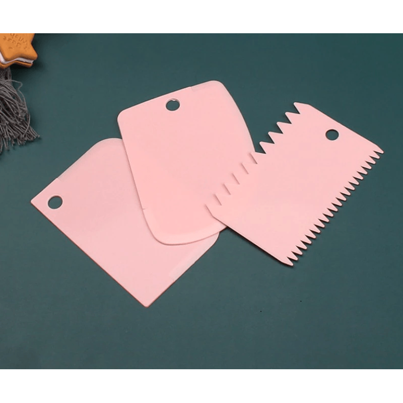 Casa si Gradina - Bucatarie si vesela - Ustensile bucatarie - Pensule, spatule si teluri bucatarie - Set 3 Spatule pentru Ornare cu Crema sau Frisca Torturi si Prajituri Roz - Infinity.ro