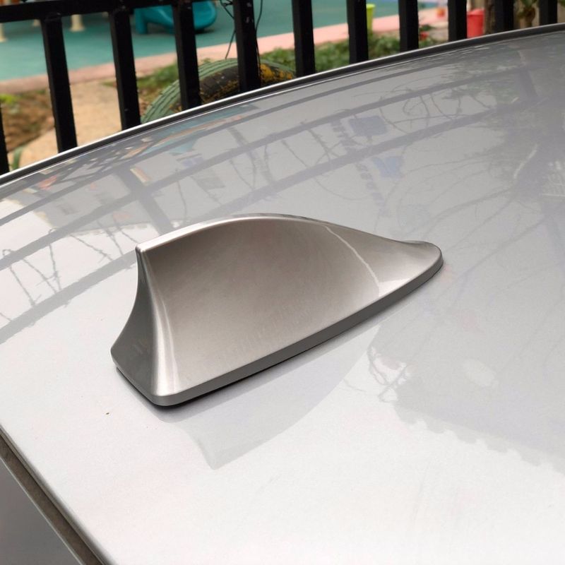 Auto si Moto - Electronice auto - Statii radio si detectoare radar - Antena auto activa AM - FM tip "SHARK TAIL" culoare gri ARGINTIU - Infinity.ro