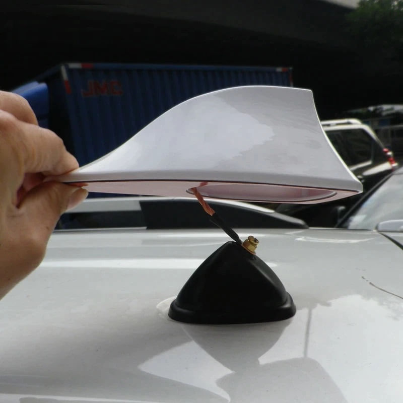 Auto si Moto - Electronice auto - Statii radio si detectoare radar - Antena auto activa AM - FM tip "SHARK TAIL" culoare gri ARGINTIU - Infinity.ro