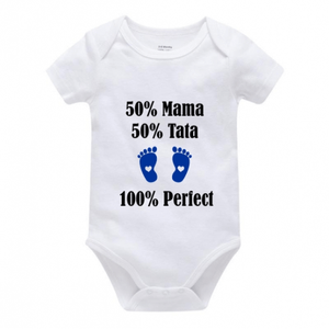Body alb baietel personalizat "100% Perfect picioruse albastre"