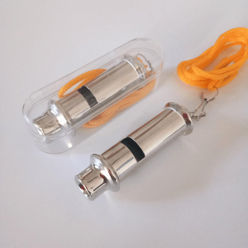 Sport si Outdoor - Echipament Sportiv - Accesorii echipament sportiv - Genti si borsete fitness - Fluier Metalic cu Snur pentru Arbitri Drumetii sau Antrenamente Militare 7 cm - Infinity.ro