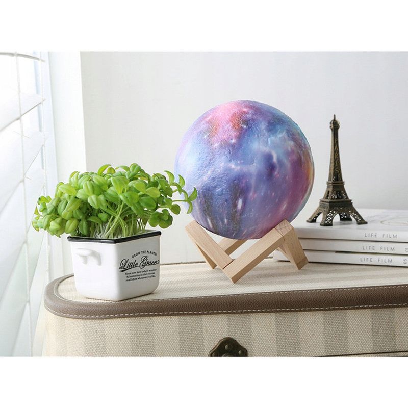 Casa si Gradina - Corpuri si surse de iluminat - Veioze si lampi - Lampi de veghe - Lampa de veghe 3D, Model Luna cu suport de lemn, Multicolor - 15 x 19 cm - Infinity.ro