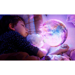 Casa si Gradina - Corpuri si surse de iluminat - Veioze si lampi - Lampi de veghe - Lampa de veghe 3D, Model Luna cu suport de lemn, Multicolor - 15 x 19 cm - Infinity.ro