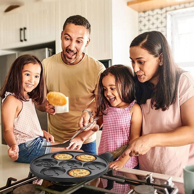Casa si Gradina - Bucatarie si vesela - Vase pentru gatit - Tigai si seturi - Tigaie profesionala pentru oua si clatite Smiley Face din granit - Negru - Infinity.ro