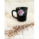 Casa si Gradina - Bucatarie si vesela - Cani si pahare - Cani si cesti - Cana neagra, opal, adanca, 290ml, decor floral roz - Infinity.ro