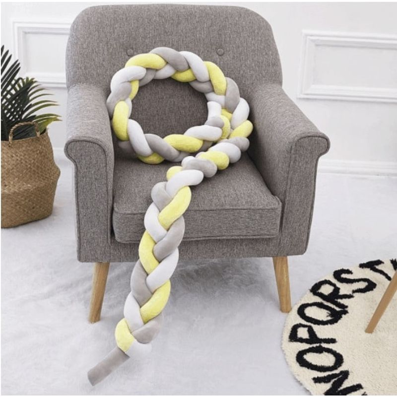 Casa si Gradina - Textile si covoare - Lenjerii de pat - Protectie saltea - Protectie laterala patut bebe, bumper impletit pufos 210 cm, alb, galben, gri - Infinity.ro