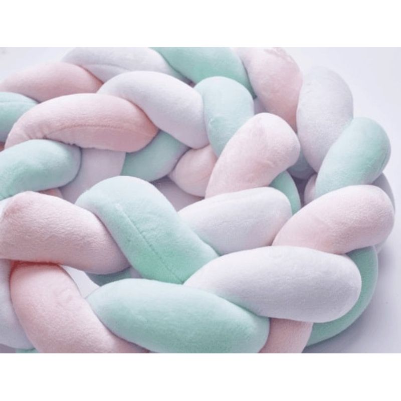 Casa si Gradina - Textile si covoare - Lenjerii de pat - Protectie saltea - Protectie laterala patut bebe, bumper impletit pufos 210 cm, alb/roz/verde - Infinity.ro